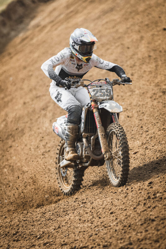 Crown MX Fahrer in Aktion auf der Strecke beim NMX Cup Albersdorf 2026