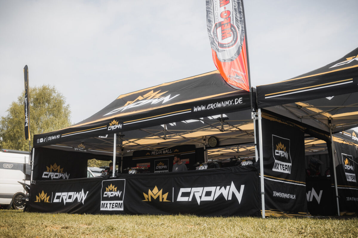 Crown MX Team-Zelt (crownmx.de) im Fahrerlager beim NMX Cup Albersdorf 2026