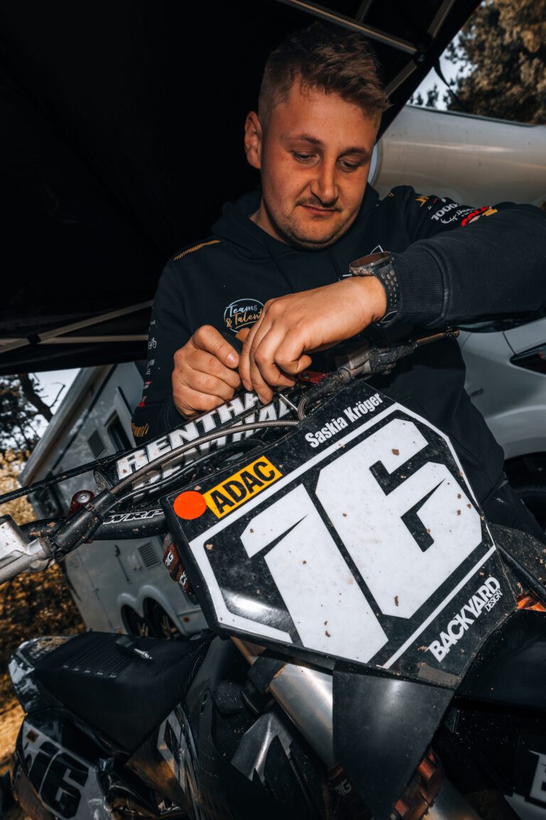 Crown MX im Fahrerlager beim Altmarkpokal in Bismarck