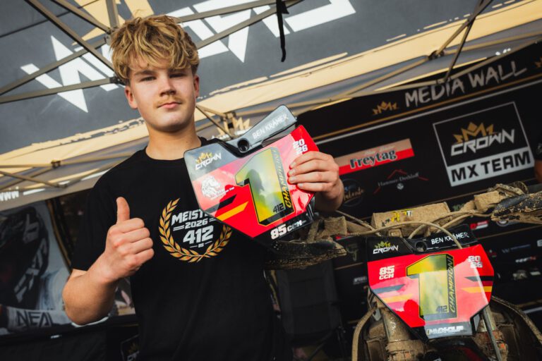 Ben Krämer mit seinen Meister-Startnummern 2026 aus dem ADAC NMX Cup und dem Niedersachsen-Cup (85ccm)