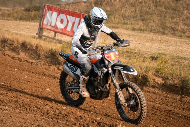Crown MX Fahrer in Aktion