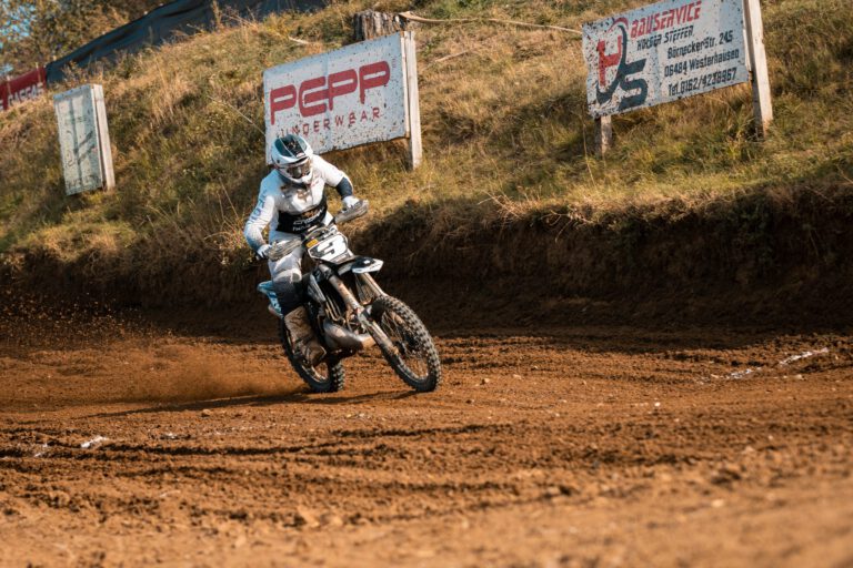 Crown MX Fahrer in Aktion