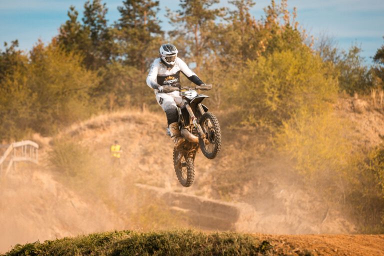 Crown MX Fahrer in Aktion