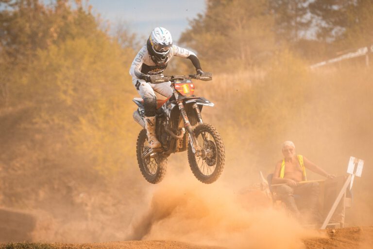 Crown MX Fahrer in Aktion