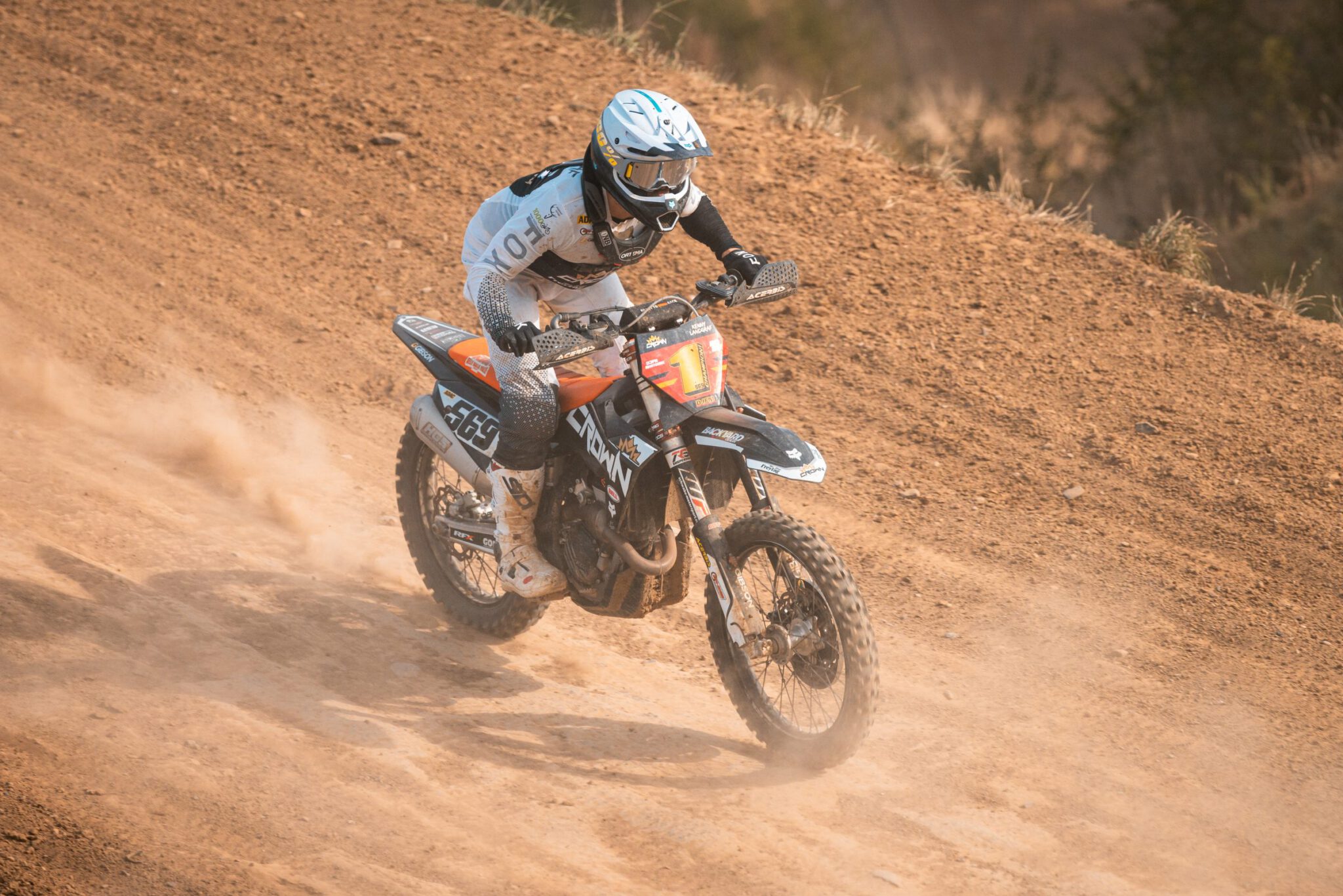 Crown MX Fahrer in Aktion