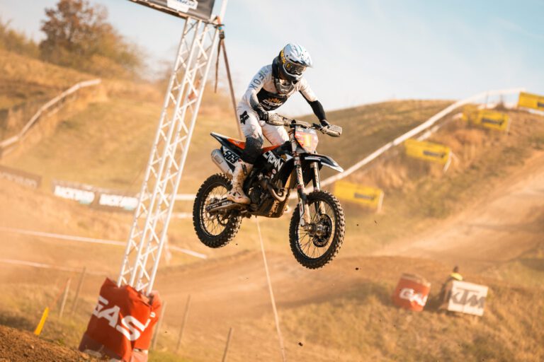 Crown MX Fahrer in Aktion