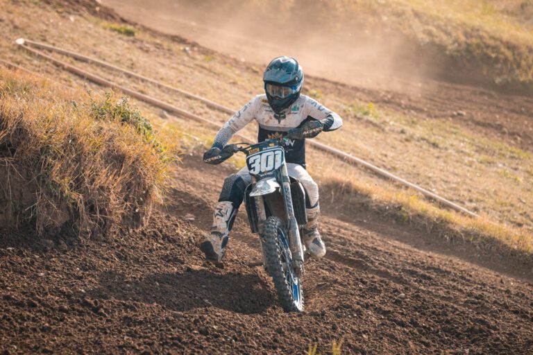 Crown MX Fahrer in Aktion