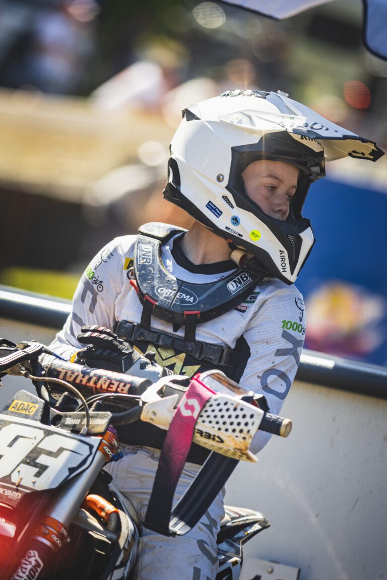 Crown-MX-Fahrer bei der Deutschen Motocross-Meisterschaft in Tessin