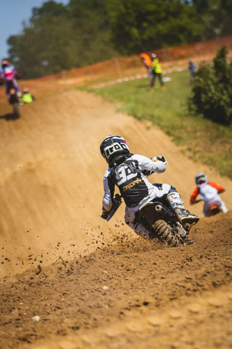 Crown-MX-Fahrer bei der Deutschen Motocross-Meisterschaft in Tessin