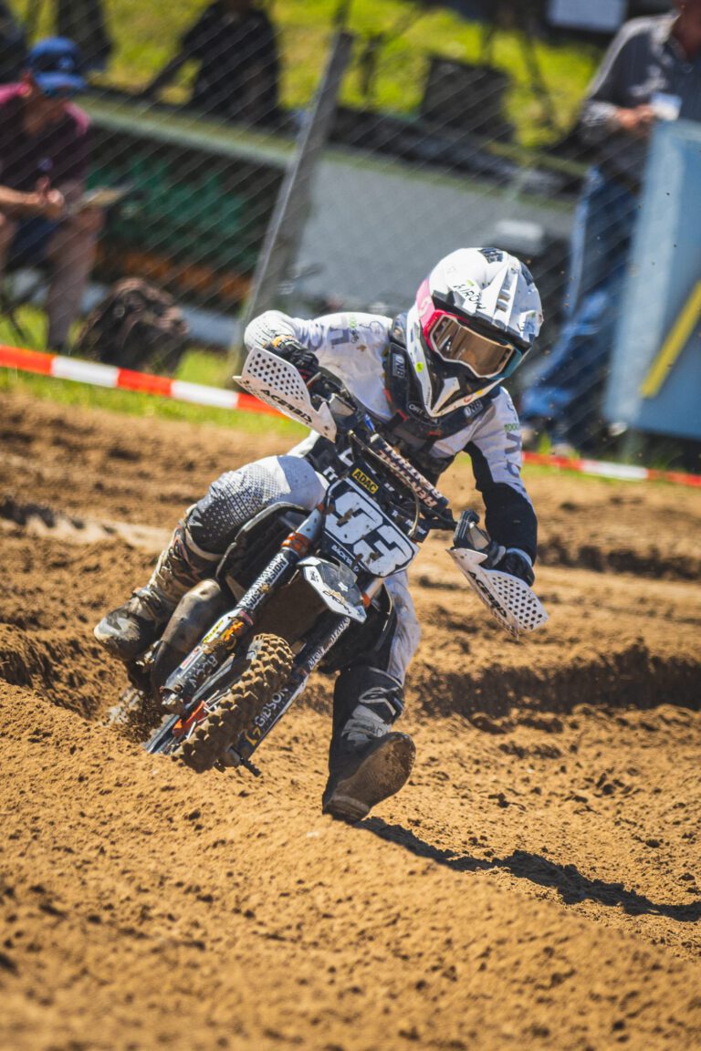 Crown-MX-Fahrer bei der Deutschen Motocross-Meisterschaft in Tessin