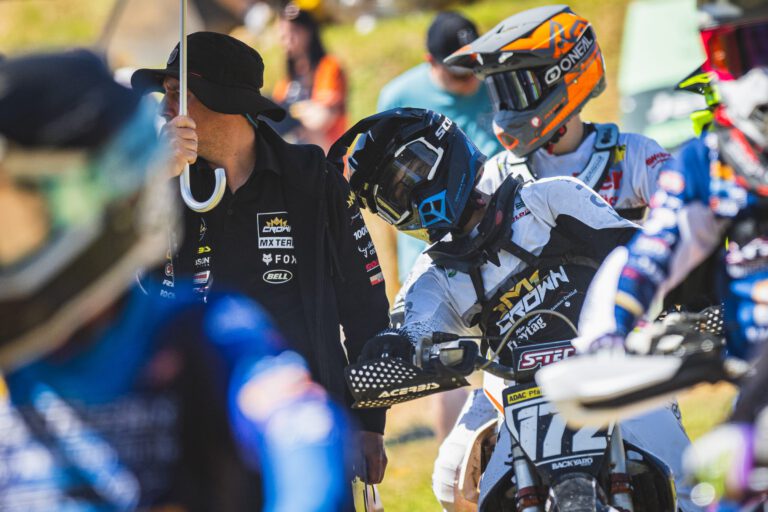 Crown-MX-Fahrer bei der Deutschen Motocross-Meisterschaft in Tessin