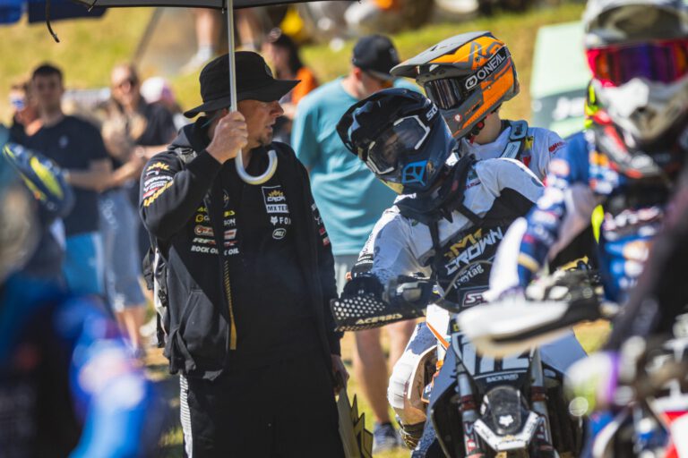 Crown-MX-Fahrer bei der Deutschen Motocross-Meisterschaft in Tessin