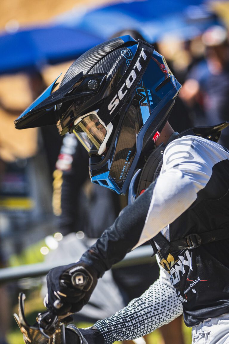 Crown-MX-Fahrer bei der Deutschen Motocross-Meisterschaft in Tessin