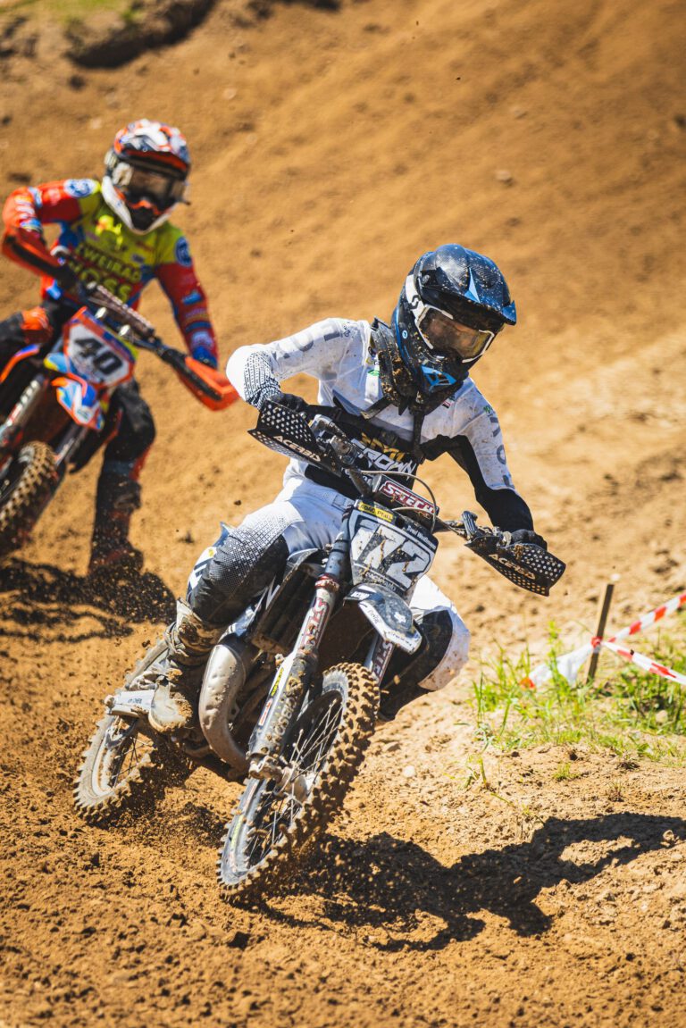 Crown-MX-Fahrer bei der Deutschen Motocross-Meisterschaft in Tessin