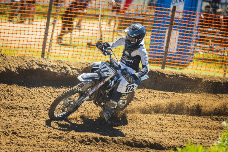 Crown-MX-Fahrer bei der Deutschen Motocross-Meisterschaft in Tessin