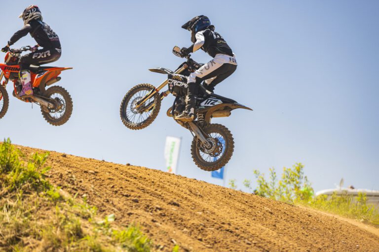 Crown-MX-Fahrer bei der Deutschen Motocross-Meisterschaft in Tessin