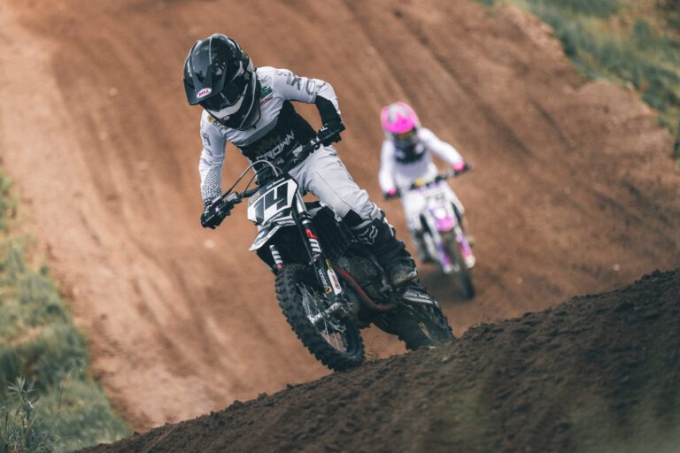 Crown-MX-Fahrer im Rennen beim ADAC NMX-Cup in Elstorf