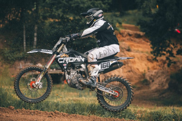 Crown-MX-Fahrer im Rennen beim ADAC NMX-Cup in Elstorf
