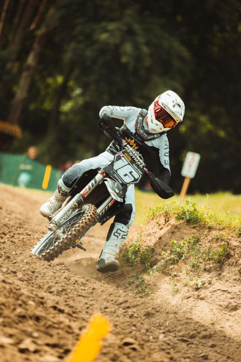 Crown MX Fahrer in Aktion