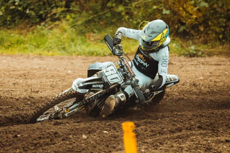 Crown MX Fahrer in Aktion