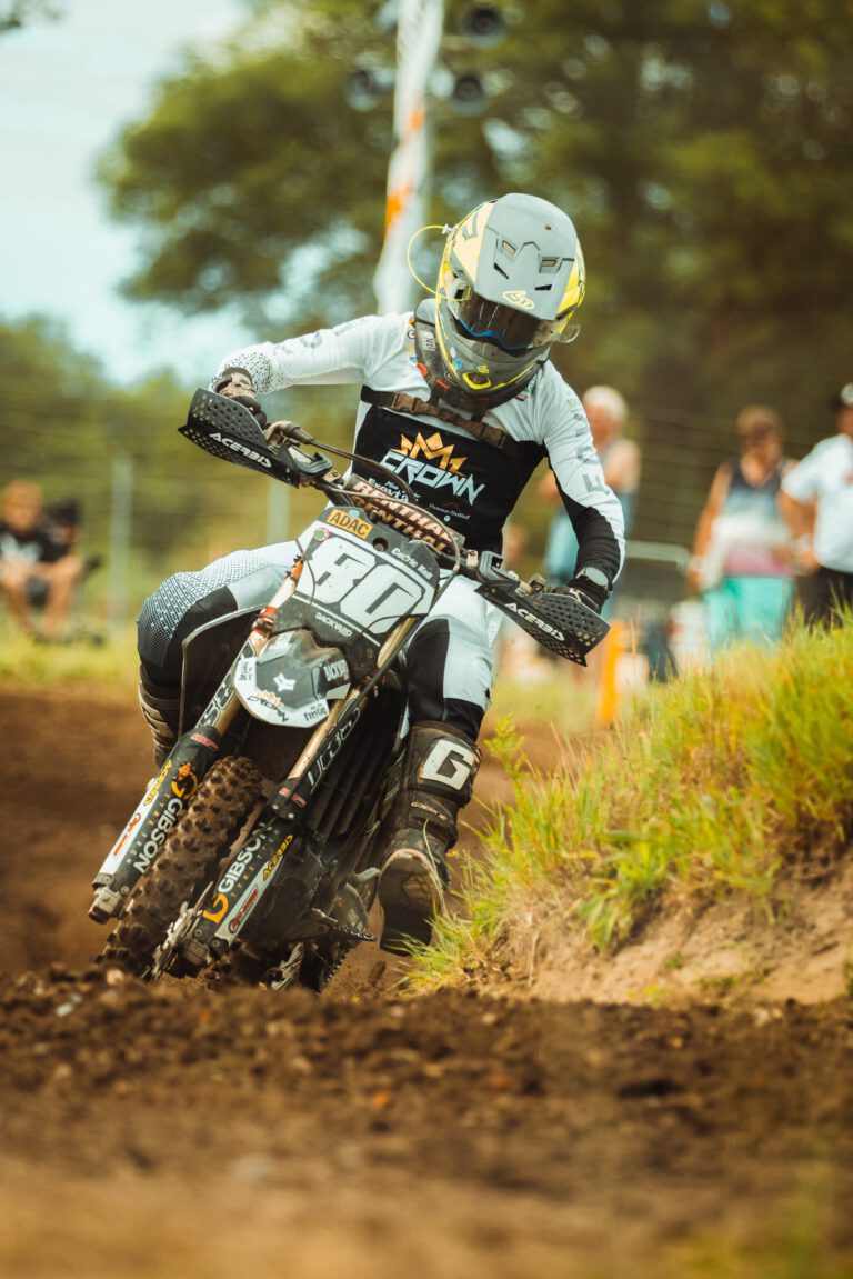 Crown MX Fahrer in Aktion