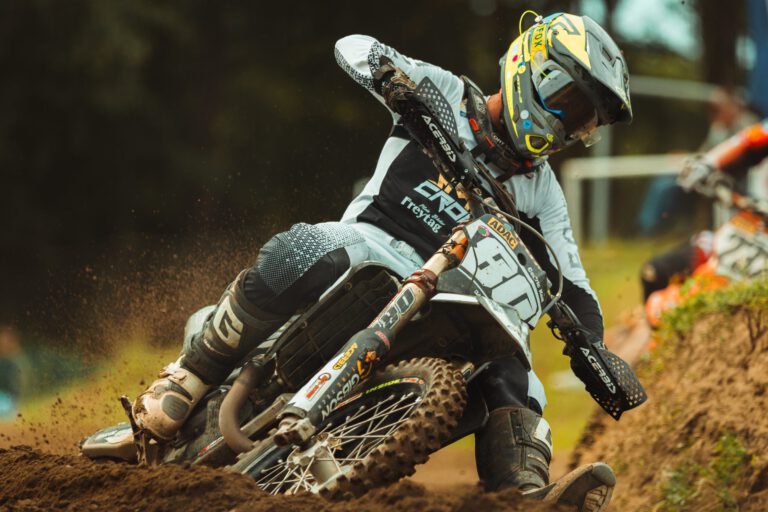 Crown MX Fahrer in Aktion