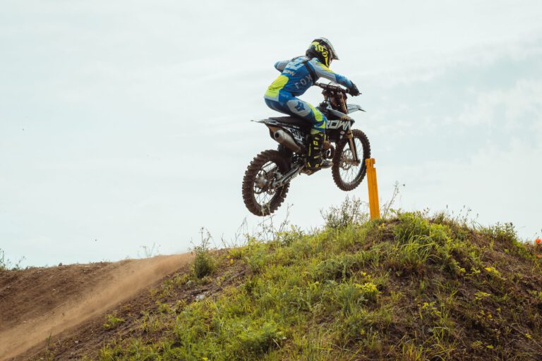 Crown MX Fahrer in Aktion