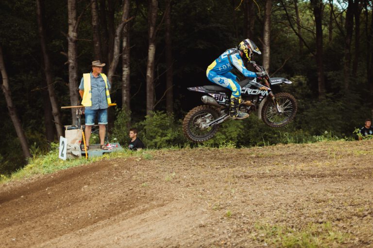 Crown MX Fahrer in Aktion