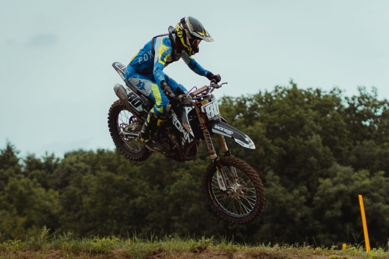 Crown MX Fahrer in Aktion