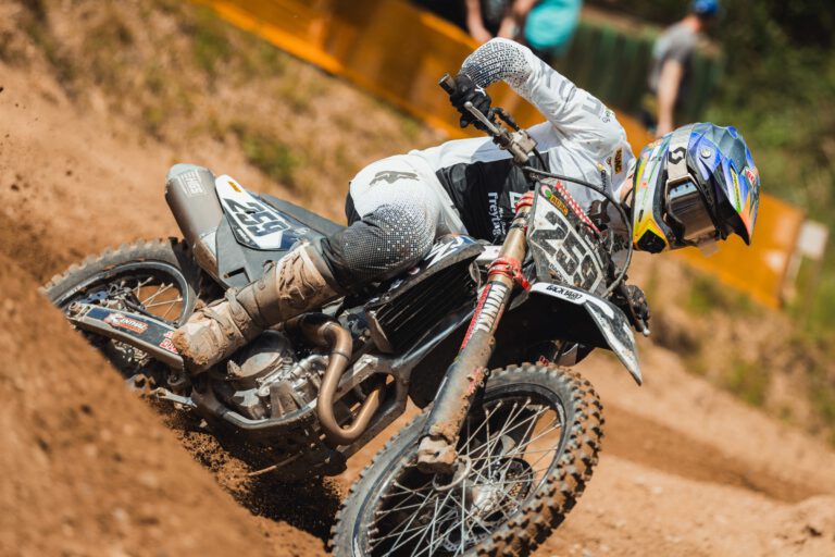 Crown-MX-Fahrer im Rennen beim ADAC NMX-Cup in Malente