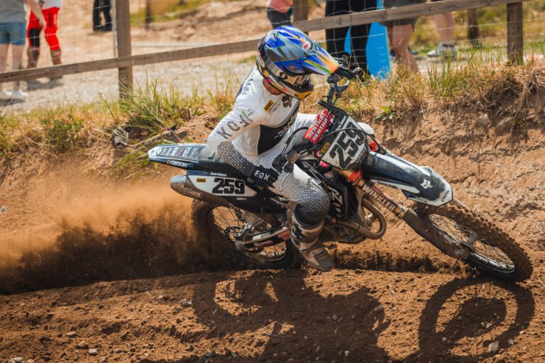Crown-MX-Fahrer im Rennen beim ADAC NMX-Cup in Malente