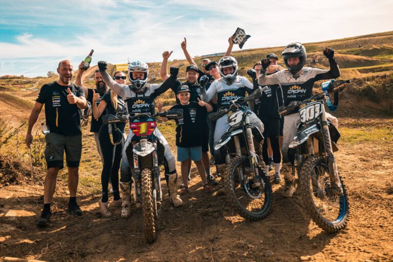 Das Crown MX Team feiert Kenny Landgrafs Meistertitel 2026