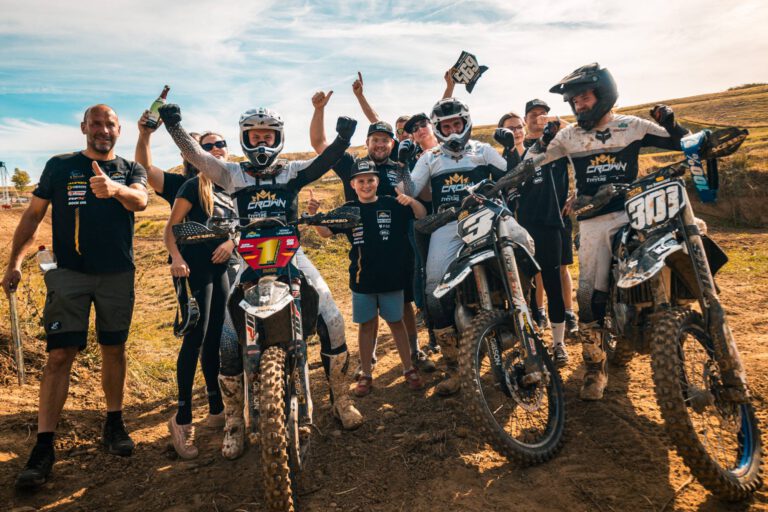 Das Crown MX Team feiert Kenny Landgrafs Meistertitel 2026