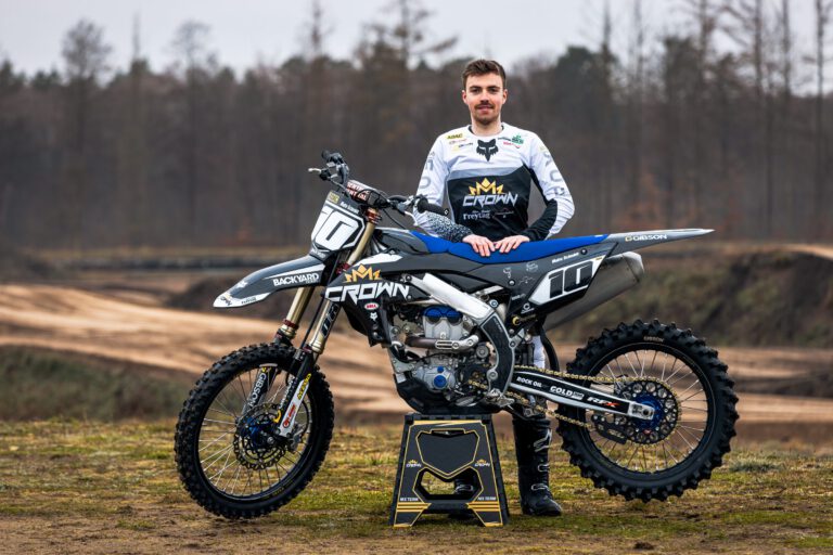 Malte Schmidt mit seinem Bike #10 beim Saisonauftakt 2026