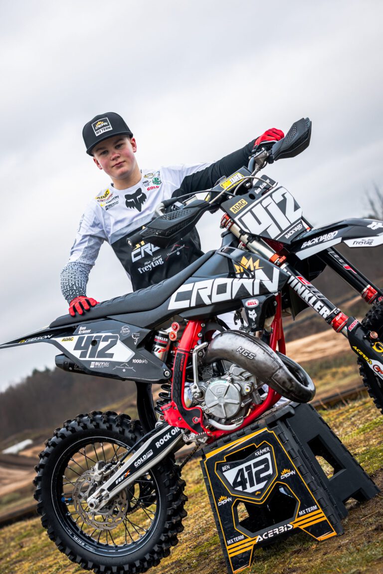 Ben Krämer mit seinem Bike #412 beim Saisonauftakt 2026