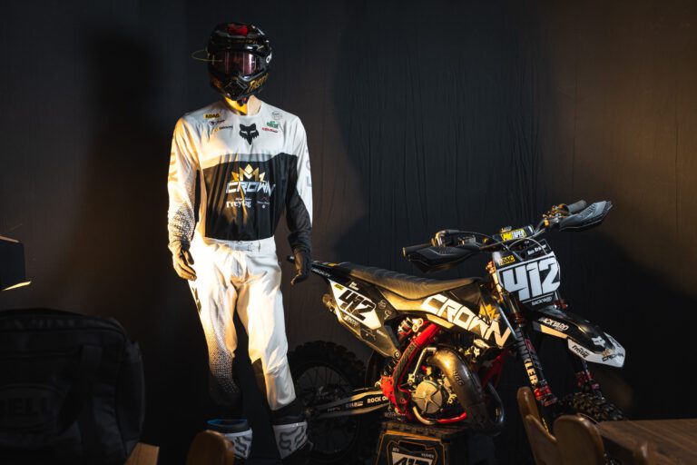 Bike und Renncombo des Crown MX Teams beim Teamtag 2026